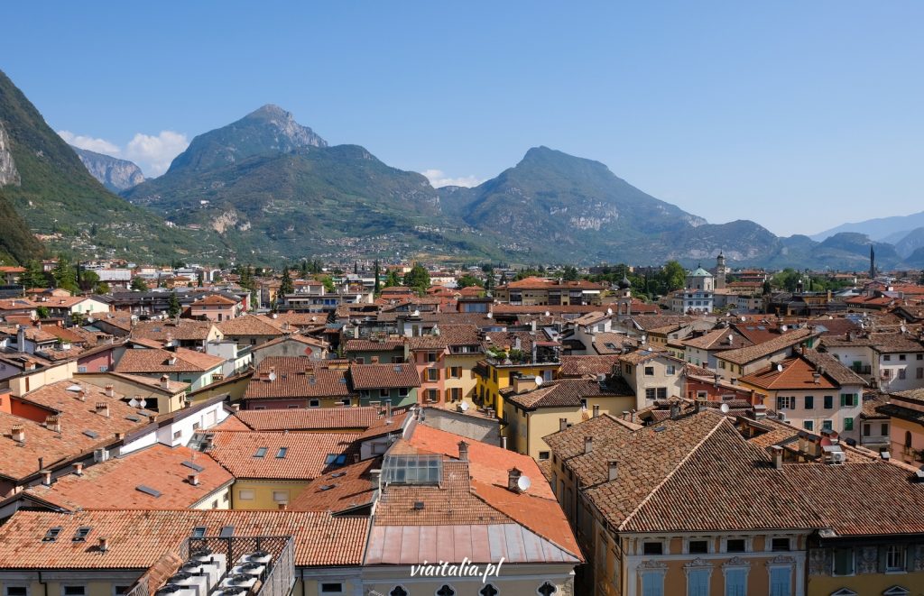 Widok na Riva del Garda z Torre Apponale