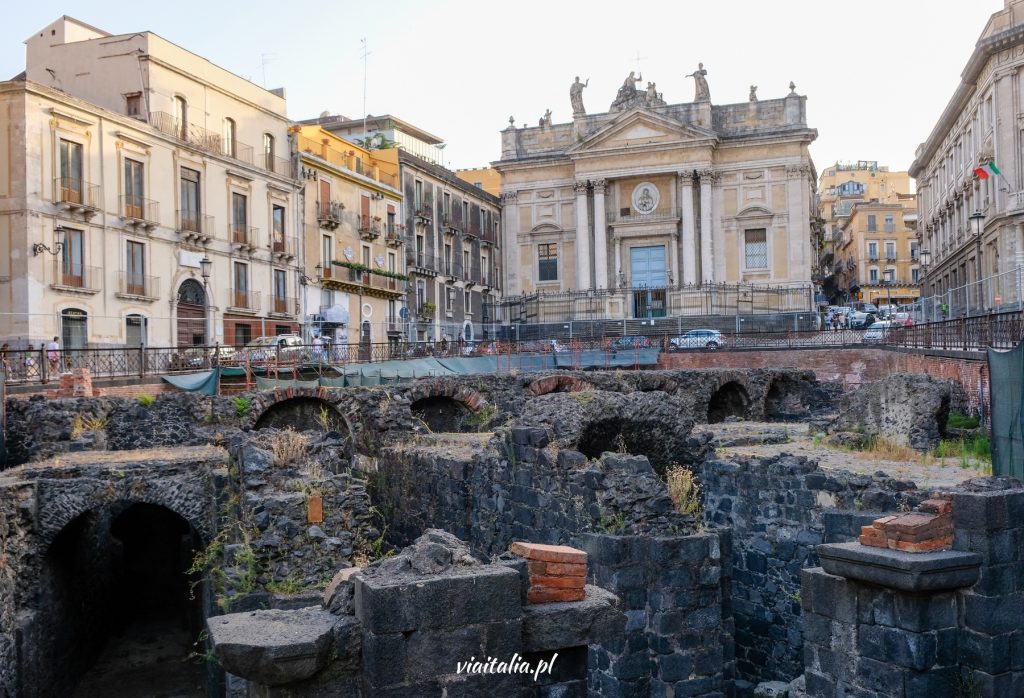 Ruinen des römischen Amphitheaters in Catania