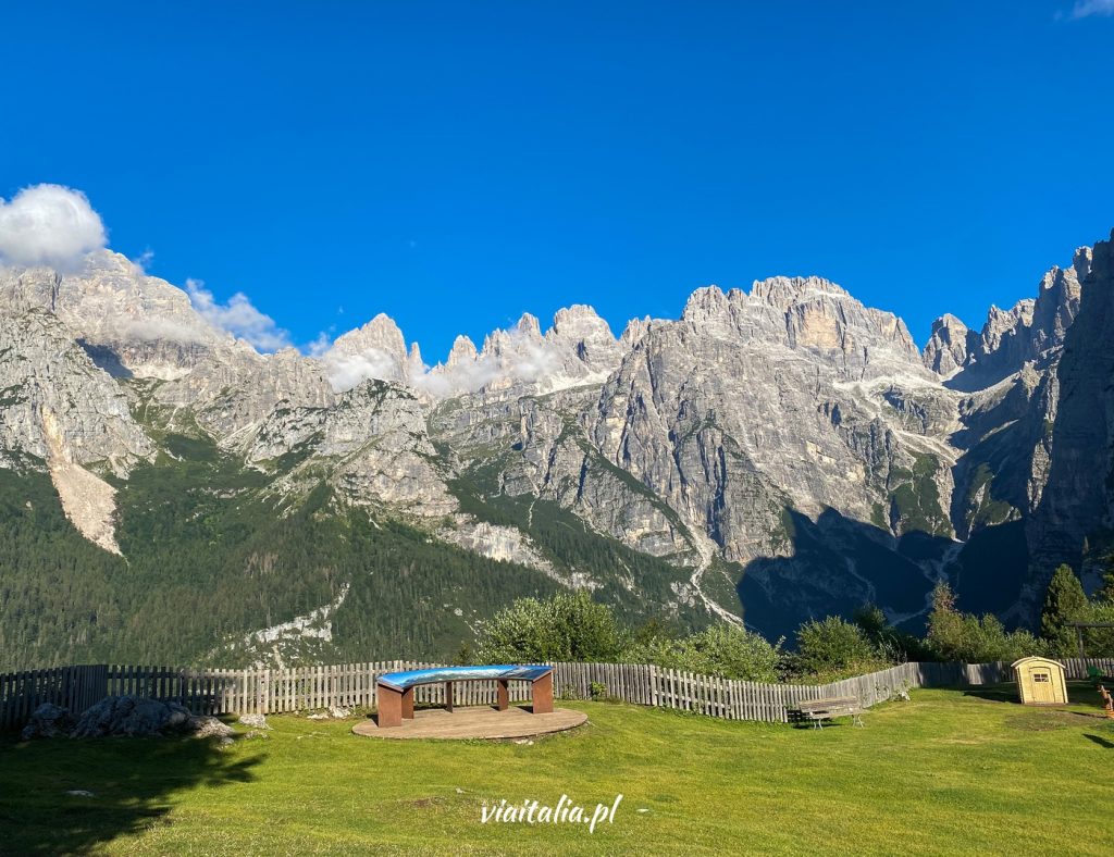 Viewing terrace over the Brenta Dolomites next to La Montanara hut
